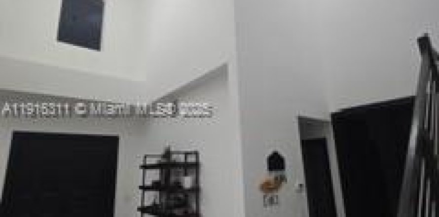 House in Weston, Florida 5 bedrooms, 345.13 sq.m. № 1972267