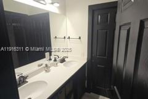House in Weston, Florida 5 bedrooms, 345.13 sq.m. № 1972267 - photo 15