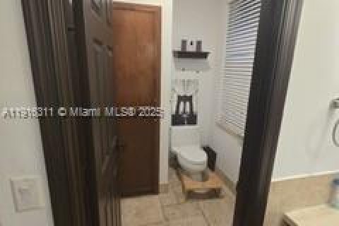 House in Weston, Florida 5 bedrooms, 345.13 sq.m. № 1972267 - photo 16