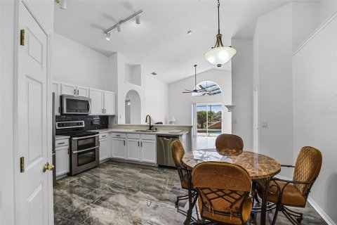 House in Orlando, Florida 3 bedrooms, 171.96 sq.m. № 1631744 - photo 9