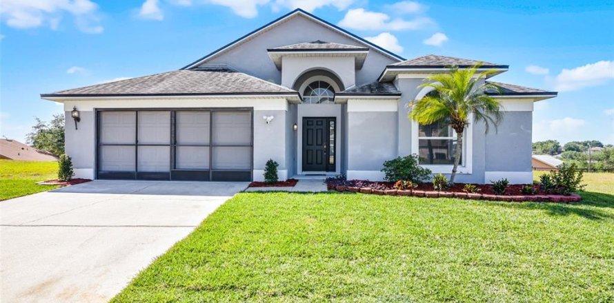 House in Orlando, Florida 3 bedrooms, 171.96 sq.m. № 1631744