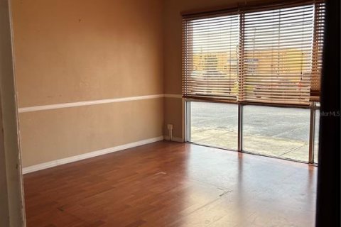 Immobilier commercial à louer à Tampa, Floride: 371.61 m2 № 2092246 - photo 4