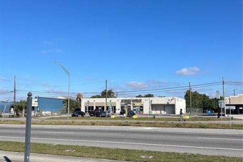 Immobilier commercial à louer à Tampa, Floride: 371.61 m2 № 2092246 - photo 7