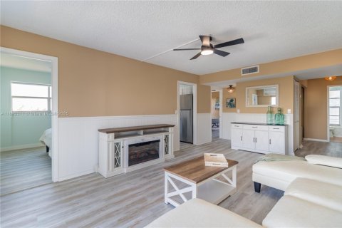 Copropriété à vendre à Miami Beach, Floride: 2 chambres, 81.57 m2 № 1945263 - photo 12
