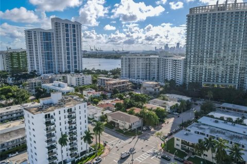 Copropriété à vendre à Miami Beach, Floride: 2 chambres, 81.57 m2 № 1945263 - photo 20