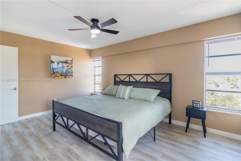 Copropriété à vendre à Miami Beach, Floride: 2 chambres, 81.57 m2 № 1945263 - photo 10