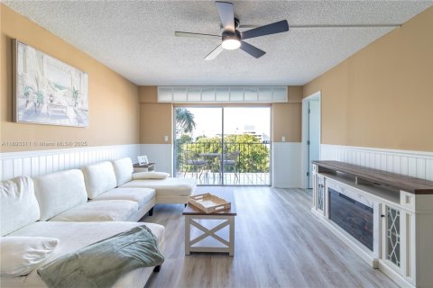 Copropriété à vendre à Miami Beach, Floride: 2 chambres, 81.57 m2 № 1945263 - photo 9