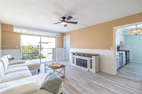 Copropriété à vendre à Miami Beach, Floride: 2 chambres, 81.57 m2 № 1945263 - photo 1