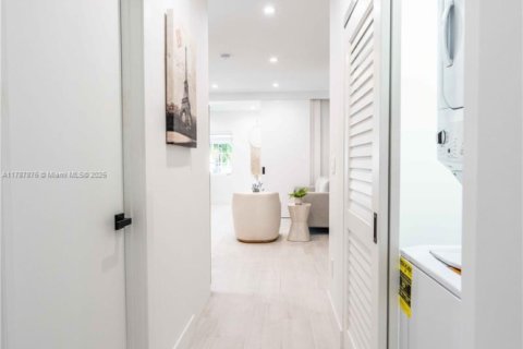 Propiedad comercial en venta en Miami Beach, Florida № 1940832 - foto 15