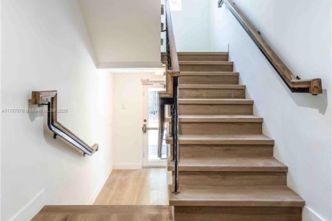 Propiedad comercial en venta en Miami Beach, Florida № 1940832 - foto 5