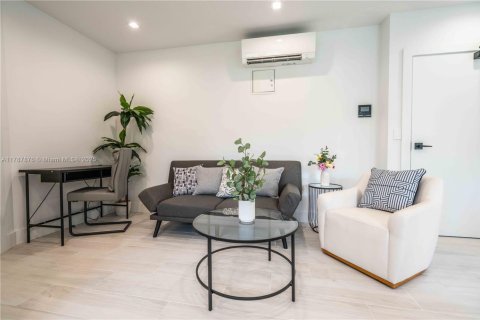 Propiedad comercial en venta en Miami Beach, Florida № 1940832 - foto 23