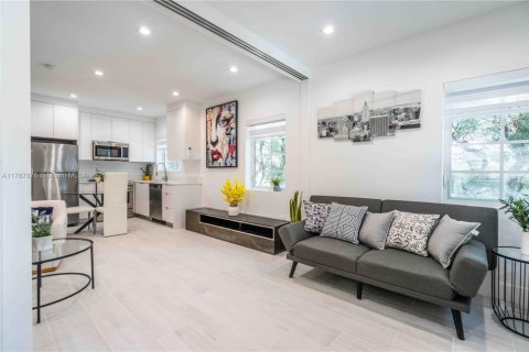 Propiedad comercial en venta en Miami Beach, Florida № 1940832 - foto 9