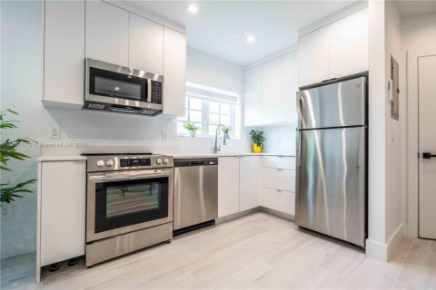 Propiedad comercial en venta en Miami Beach, Florida № 1940832 - foto 28