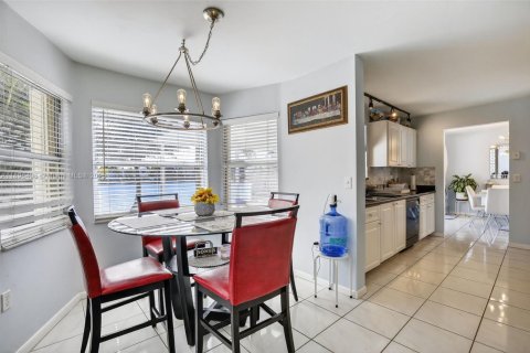 Villa ou maison à vendre à Pembroke Pines, Floride: 4 chambres, 196.67 m2 № 1957225 - photo 15