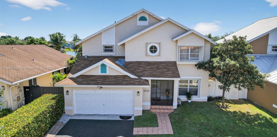 Villa ou maison à Pembroke Pines, Floride 4 chambres, 196.67 m2 № 1957225