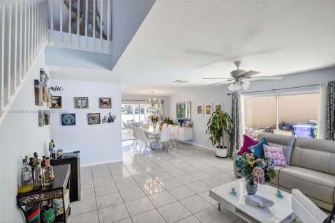 Villa ou maison à vendre à Pembroke Pines, Floride: 4 chambres, 196.67 m2 № 1957225 - photo 6