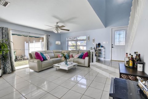 Villa ou maison à vendre à Pembroke Pines, Floride: 4 chambres, 196.67 m2 № 1957225 - photo 19