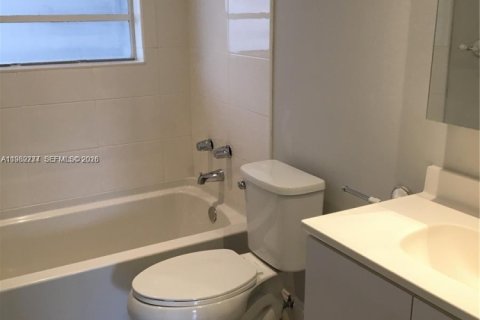 Copropriété à louer à Miami, Floride: 1 chambre, 66.43 m2 № 2049257 - photo 12