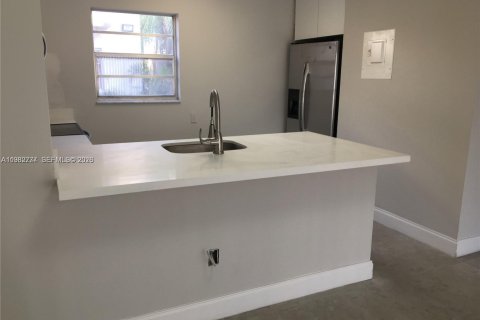 Copropriété à louer à Miami, Floride: 1 chambre, 66.43 m2 № 2049257 - photo 3