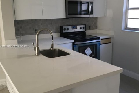 Copropriété à louer à Miami, Floride: 1 chambre, 66.43 m2 № 2049257 - photo 2