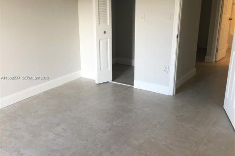 Copropriété à louer à Miami, Floride: 1 chambre, 66.43 m2 № 2049257 - photo 11