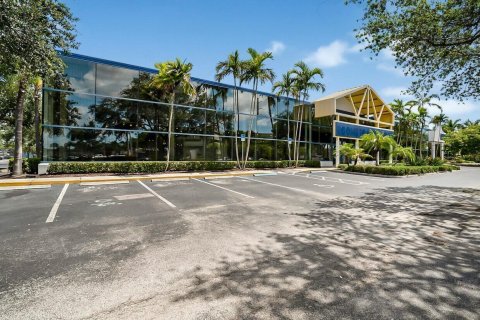 Propiedad comercial en venta en Oakland Park, Florida № 2083042 - foto 2