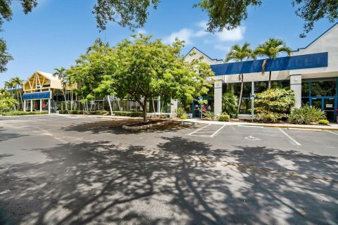 Propiedad comercial en venta en Oakland Park, Florida № 2083042 - foto 3