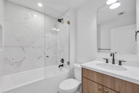 Casa en venta en Coral Gables, Florida, 3 dormitorios, 183.39 m2 № 1966193 - foto 27