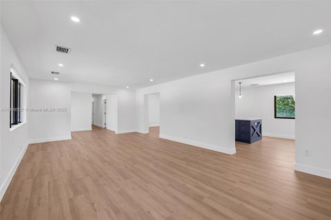 Casa en venta en Coral Gables, Florida, 3 dormitorios, 183.39 m2 № 1966193 - foto 13