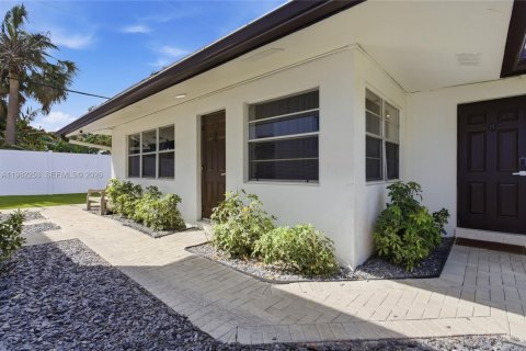House in Fort Lauderdale, Florida 2 bedrooms, 534.84 sq.m. № 2045032 - photo 2