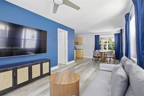 House in Fort Lauderdale, Florida 2 bedrooms, 534.84 sq.m. № 2045032 - photo 6