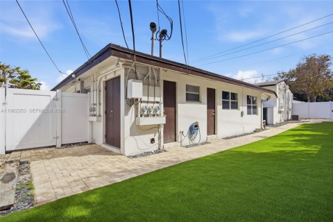 House in Fort Lauderdale, Florida 2 bedrooms, 534.84 sq.m. № 2045032 - photo 18