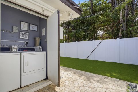 House in Fort Lauderdale, Florida 2 bedrooms, 534.84 sq.m. № 2045032 - photo 17