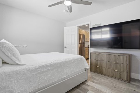 House in Fort Lauderdale, Florida 2 bedrooms, 534.84 sq.m. № 2045032 - photo 15