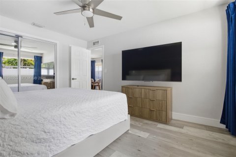 House in Fort Lauderdale, Florida 2 bedrooms, 534.84 sq.m. № 2045032 - photo 11