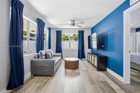 House in Fort Lauderdale, Florida 2 bedrooms, 534.84 sq.m. № 2045032 - photo 3