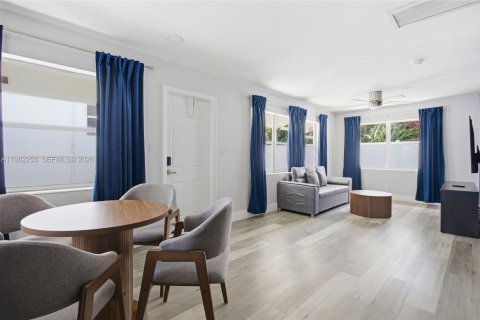House in Fort Lauderdale, Florida 2 bedrooms, 534.84 sq.m. № 2045032 - photo 7