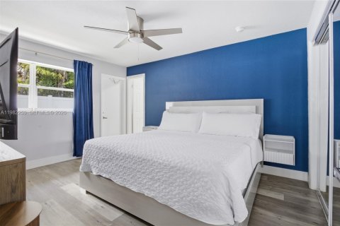 House in Fort Lauderdale, Florida 2 bedrooms, 534.84 sq.m. № 2045032 - photo 8