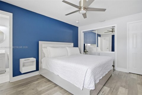 House in Fort Lauderdale, Florida 2 bedrooms, 534.84 sq.m. № 2045032 - photo 9