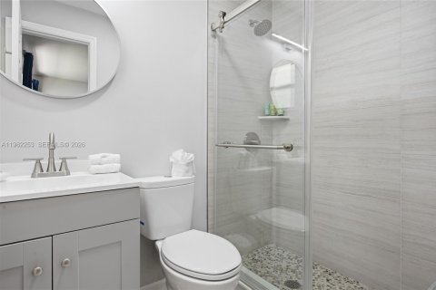 House in Fort Lauderdale, Florida 2 bedrooms, 534.84 sq.m. № 2045032 - photo 12