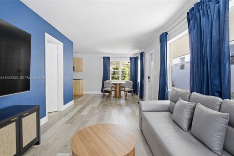 House in Fort Lauderdale, Florida 2 bedrooms, 534.84 sq.m. № 2045032 - photo 5