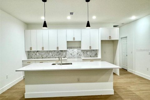 House in Inverness, Florida 4 bedrooms, 139.54 sq.m. № 1912522 - photo 2