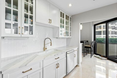 Condo in Palm Beach, Florida, 3 bedrooms  № 2158427 - photo 11