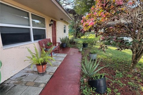 Casa en venta en Deerfield Beach, Florida, 3 dormitorios, 102.56 m2 № 2002331 - foto 3