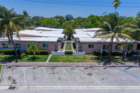 Commercial property in Miami Beach, Florida № 1685973 - photo 6