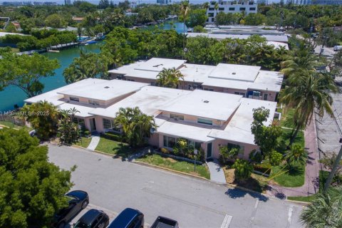 Commercial property in Miami Beach, Florida № 1685973 - photo 11