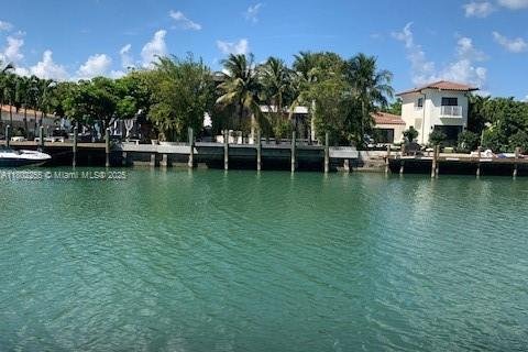 Commercial property in Miami Beach, Florida № 1685973 - photo 2