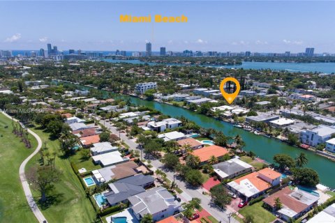 Commercial property in Miami Beach, Florida № 1685973 - photo 10