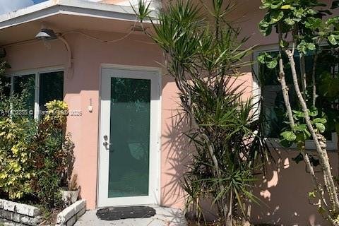 Commercial property in Miami Beach, Florida № 1685973 - photo 3