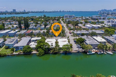 Commercial property in Miami Beach, Florida № 1685973 - photo 13